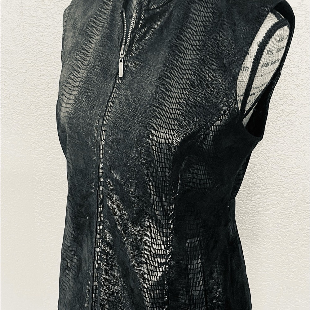 ⭕️Erin London Black Lizard print Vest. size S - Picture 3 of 9